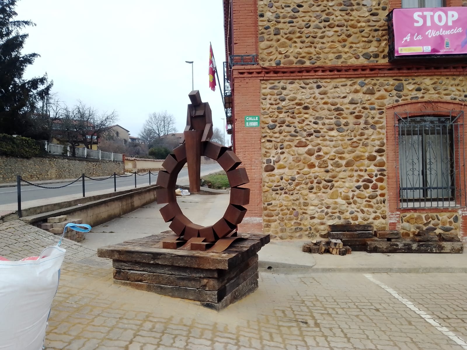 Garrafe de Torío luce una nueva escultura con mucha historia.