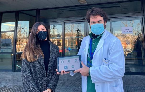 Entrega de tablets en el Hospital de El Bierzo.