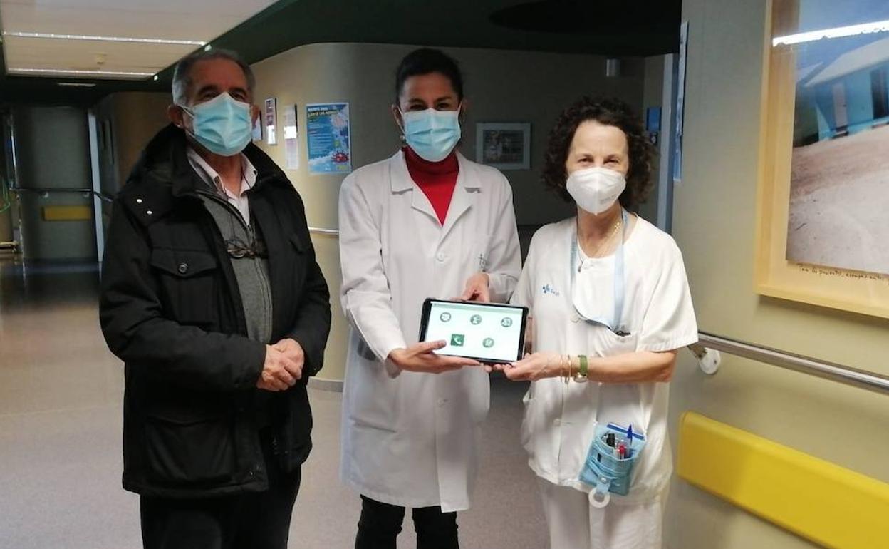 Entrega de tablets en el Hospital de León. 