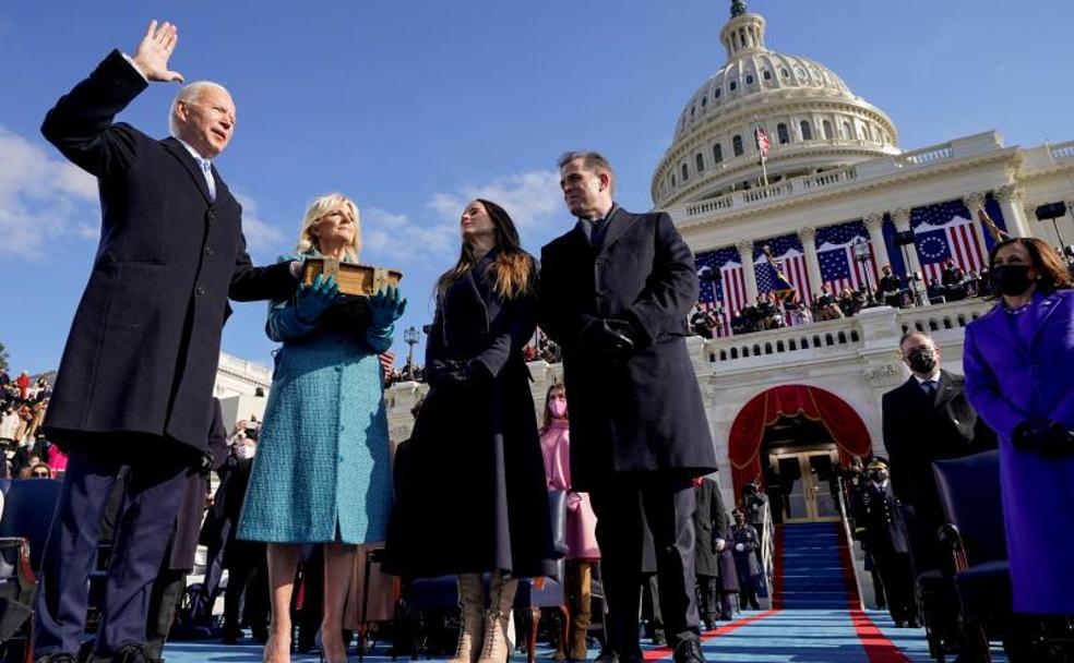 Joe Biden jura como presidente de Estados Unidos. 