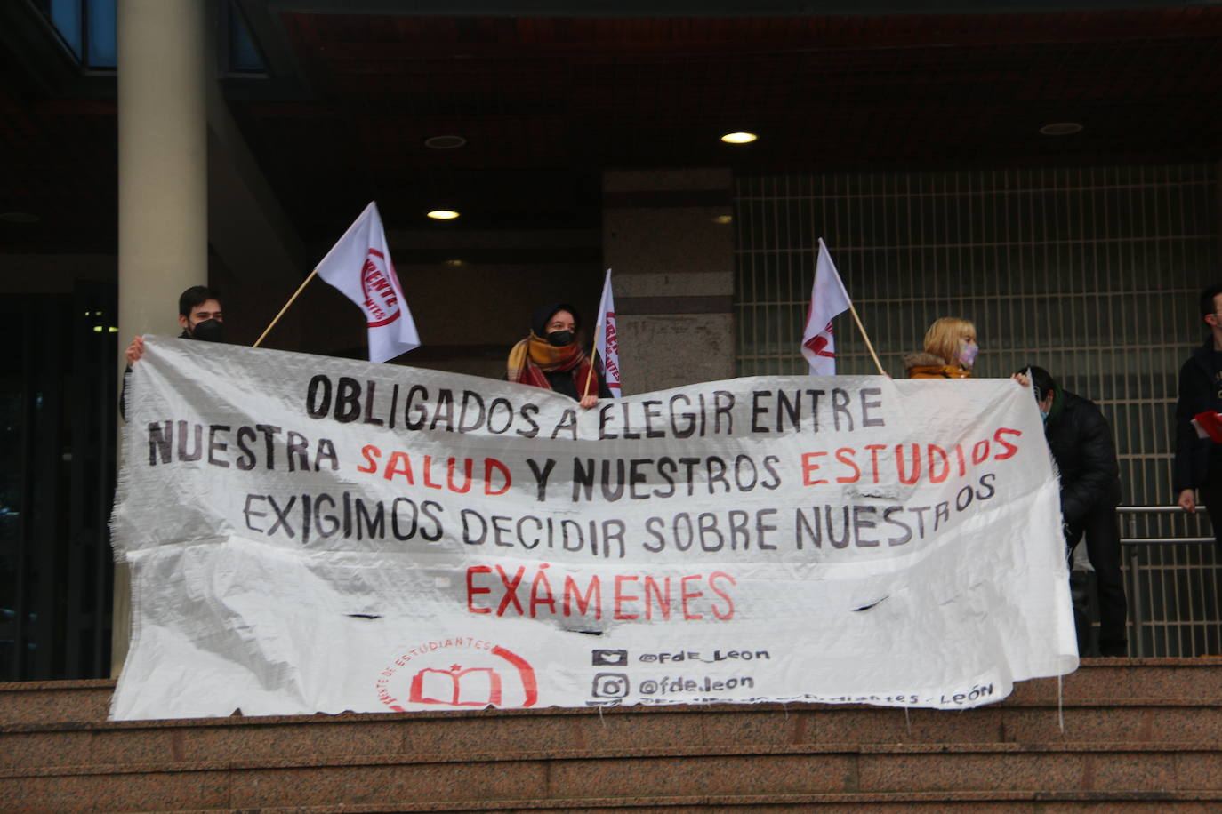 Alumnos del Frente de Estudiantes en la protesta. 