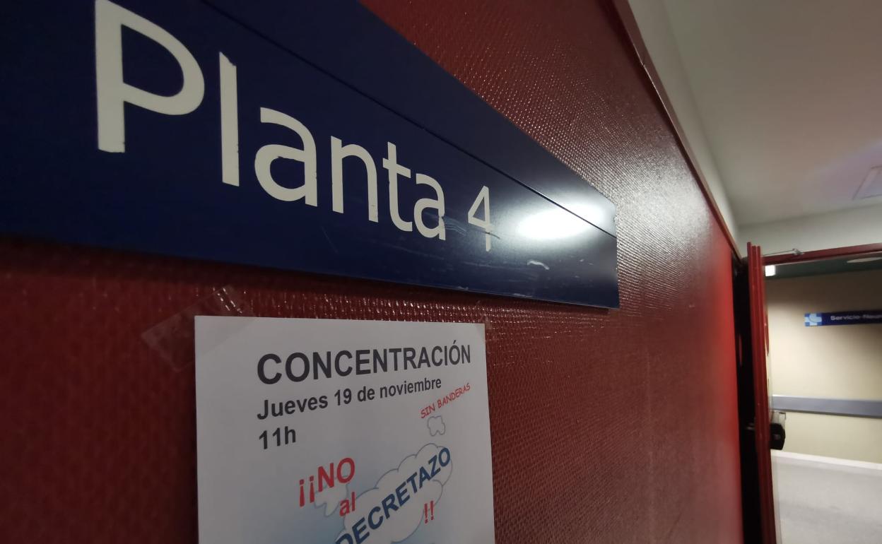 Imagen de accesdo a una planta en el Hospital de León.