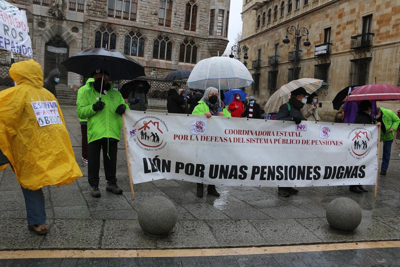 Concentración de los pensionistas frente a Botines contra el Pacto de Toledo.