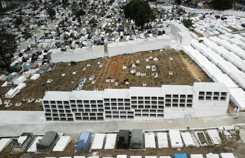 Una vista aérea del cementerio de Nova Iguacu en la ciudad de Nova Iguacu, cerca de Río de Janeiro.