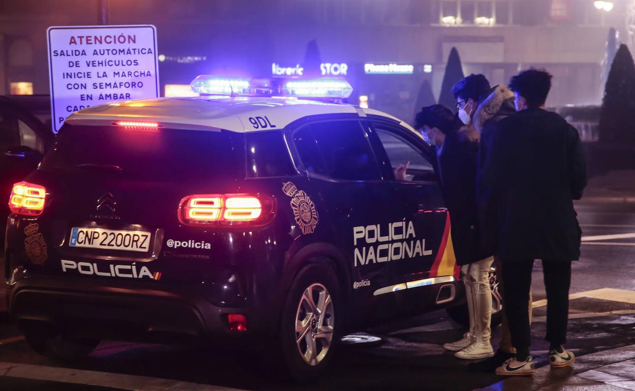 Mañueco recuerda que no se han cumplido las dos semanas del adelanto del toque de queda. 