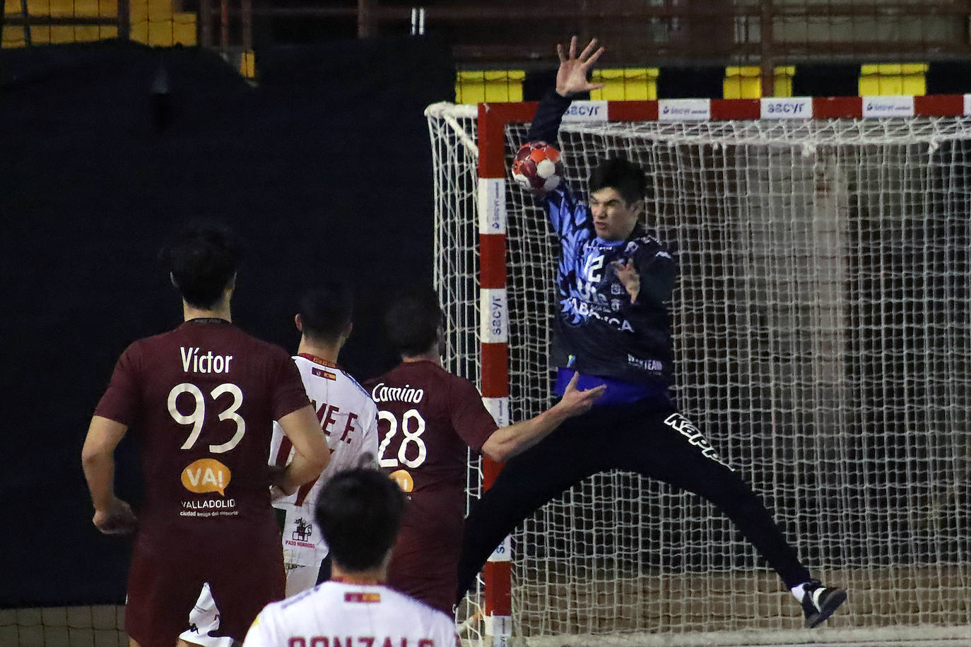 El conjunto leonés ultima su puesto a punto para iniciar la segunda vuelta de la competición.