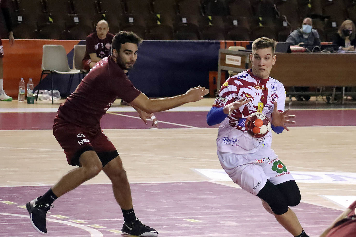 El conjunto leonés ultima su puesto a punto para iniciar la segunda vuelta de la competición.