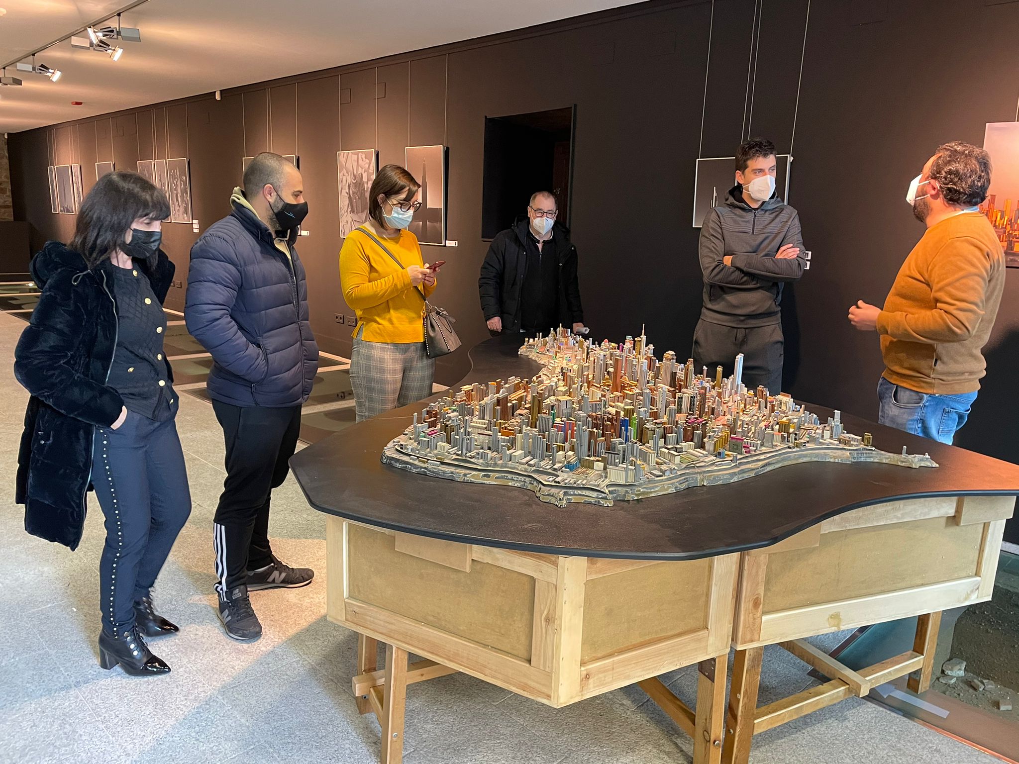 Maqueta elaborada con materiales industriales reciclados