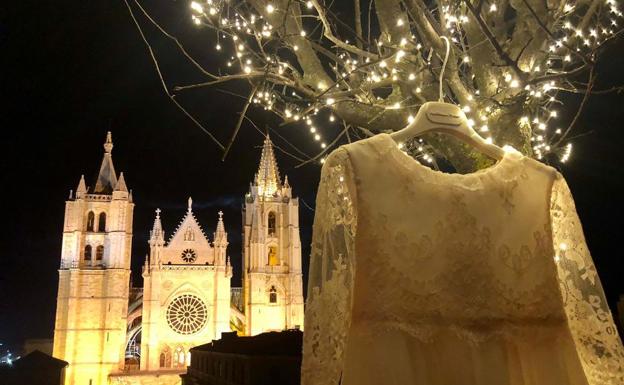 Imagen principal - Imágenes tomadas con la Catedral de fondo para la nueva colección que ofrece Angeli.