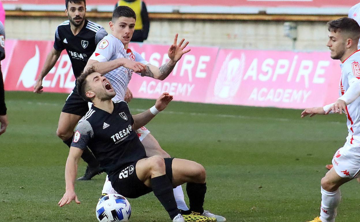 Eric Montes en un trance del partido ante el Lealtad.