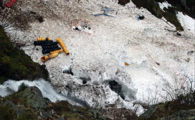 Zona donde apareció el trabajador sepultado por la nieve.