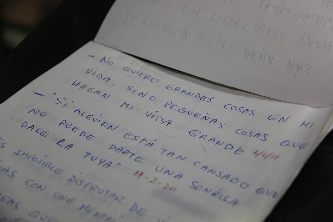 María Juana recopila frases desde 2017 para animar a clientes y peatones que pasan por su tienda.