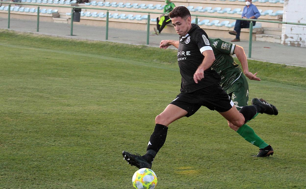 Aarón, en un partido de pretemporada con la Cultural.