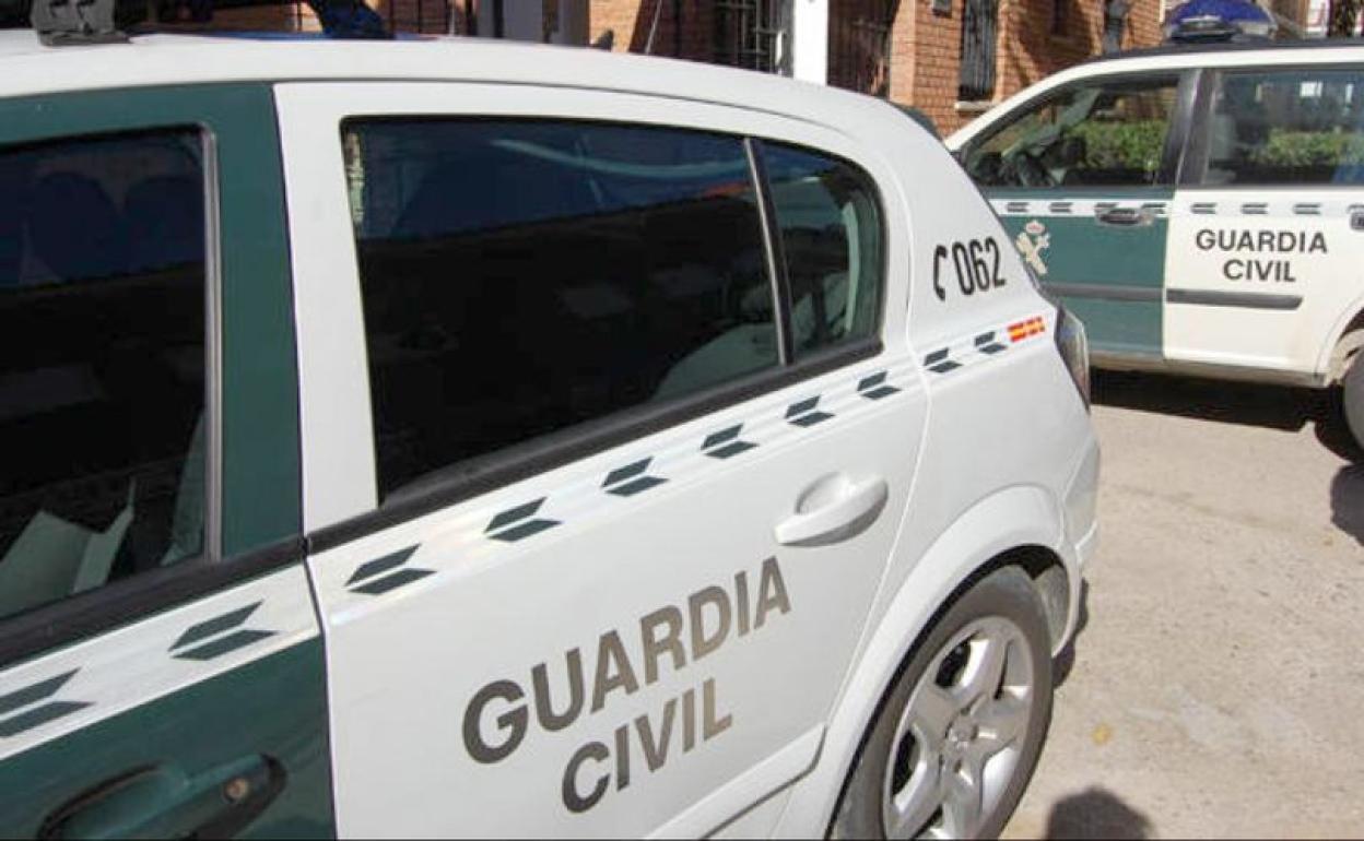 Efectivos de la Guardia Civil durante una intervención.