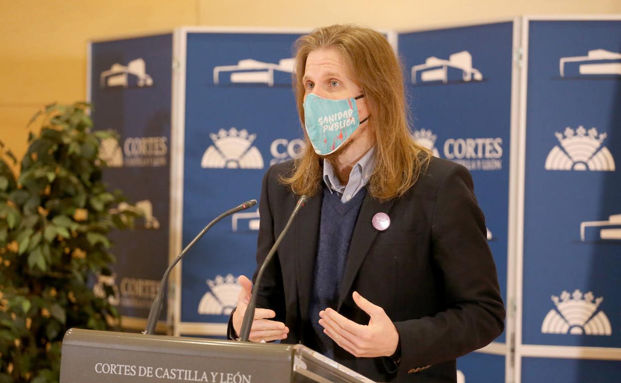 Pablo Fernández, secretario general de Podemos en Castilla y León, en la rueda de prensa de este martes.