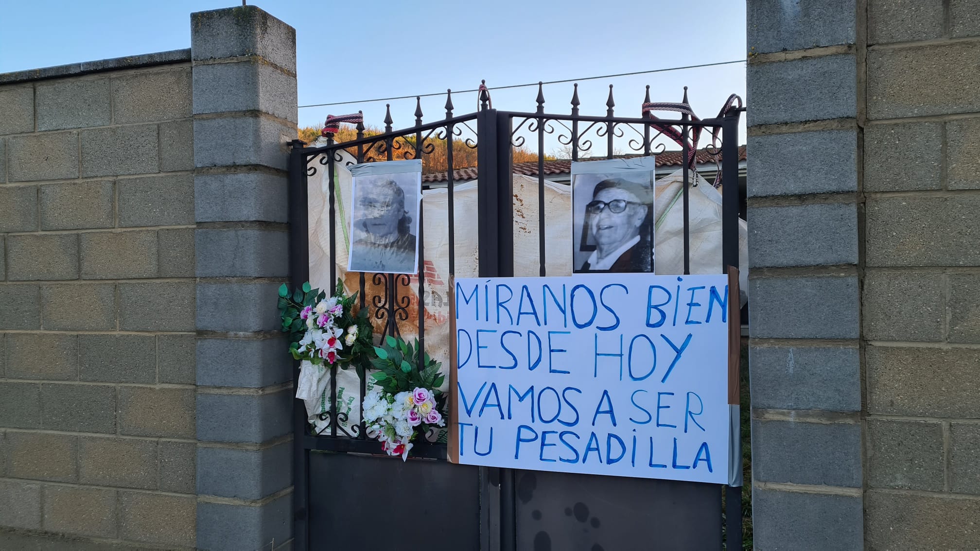 Garrafe de Torío vive un triste momento en la ejecución de una sentencia sobre un cementerio.