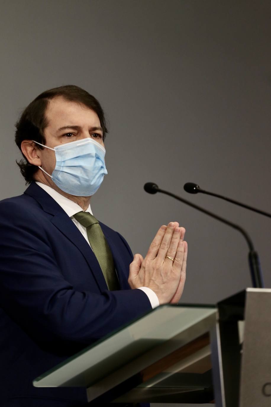 Fotos: El presidente de la Junta comparece para informar de las alegaciones al recurso sobre el toque de queda