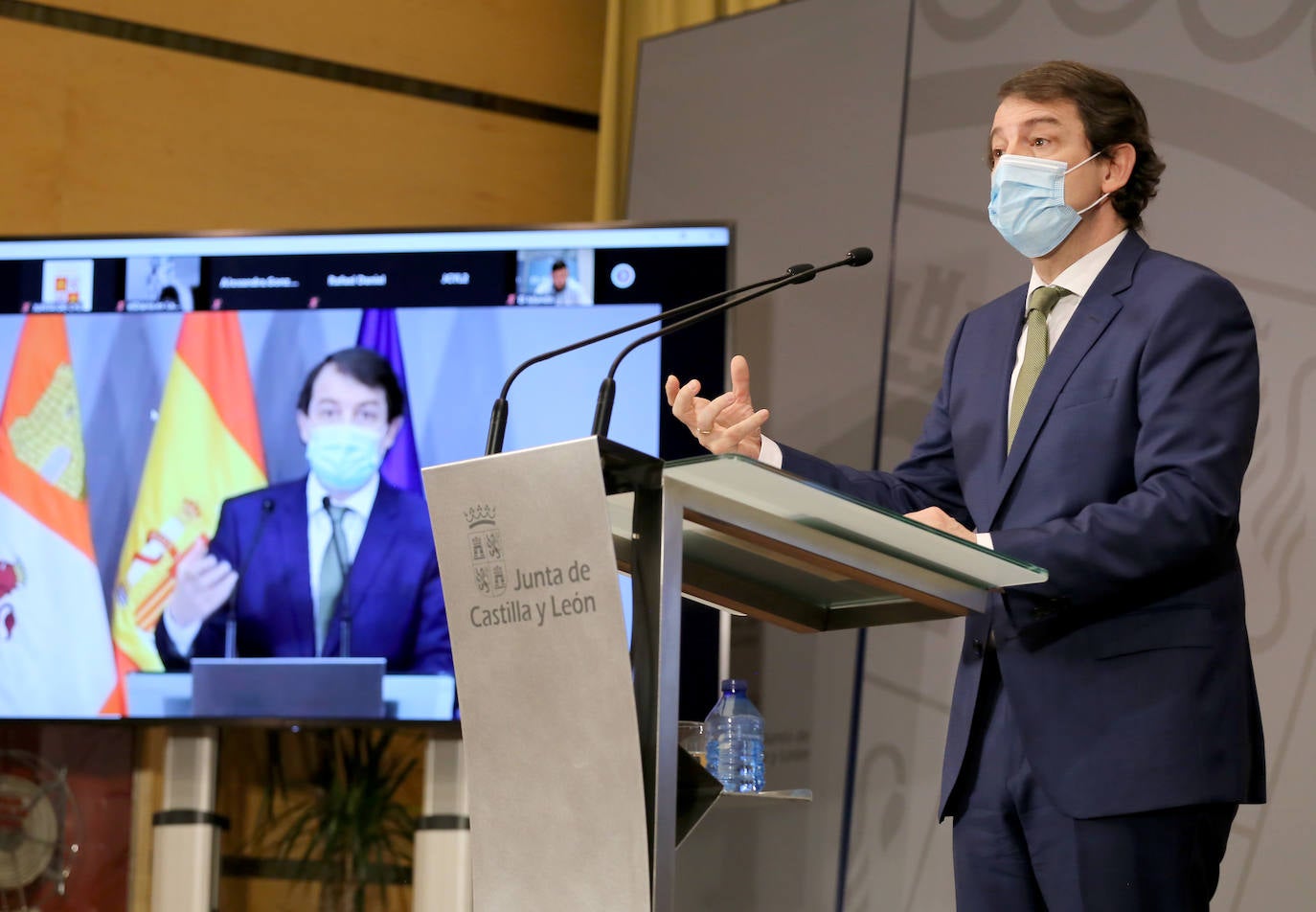 Fotos: El presidente de la Junta comparece para informar de las alegaciones al recurso sobre el toque de queda