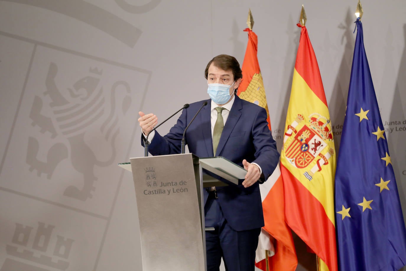 Fotos: El presidente de la Junta comparece para informar de las alegaciones al recurso sobre el toque de queda