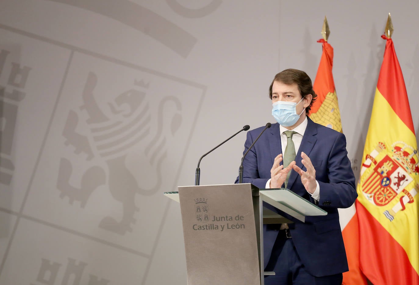 Fotos: El presidente de la Junta comparece para informar de las alegaciones al recurso sobre el toque de queda