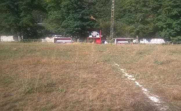 Campo de fútbol de Santa Bárbara en Ciñera. 