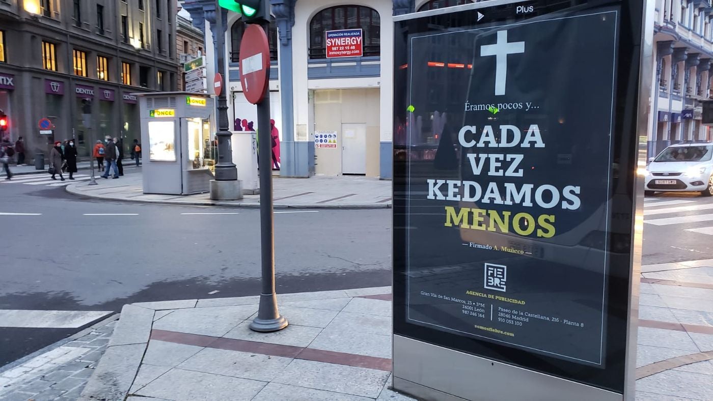 Una impactante campaña de publicidad recorre la ciudad de León para denunciar su abandono, olvido, la dejadez de los políticos y la falta de oportunidades para los jóvenes | La agencia responsable, Fiebre Creativa, asegura que quiere «remover las conciencias». 