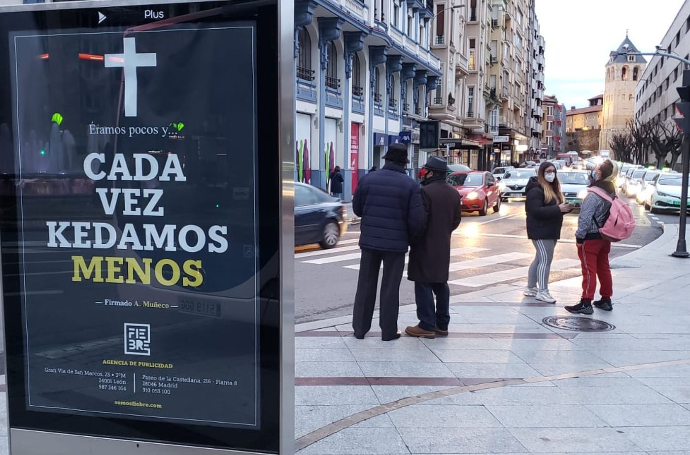 Una impactante campaña de publicidad recorre la ciudad de León para denunciar su abandono, olvido, la dejadez de los políticos y la falta de oportunidades para los jóvenes | La agencia responsable, Fiebre Creativa, asegura que quiere «remover las conciencias». 