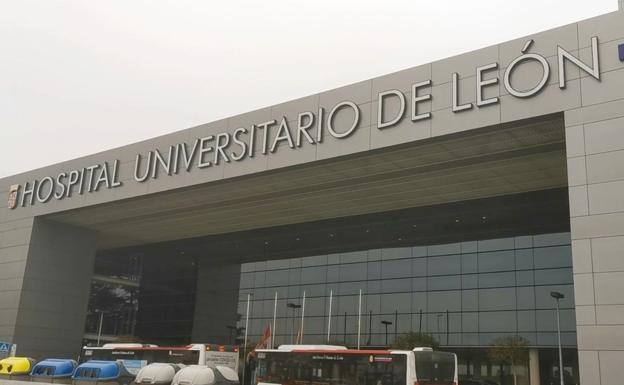 Imagen de la fachada principal del Hospital de León. 