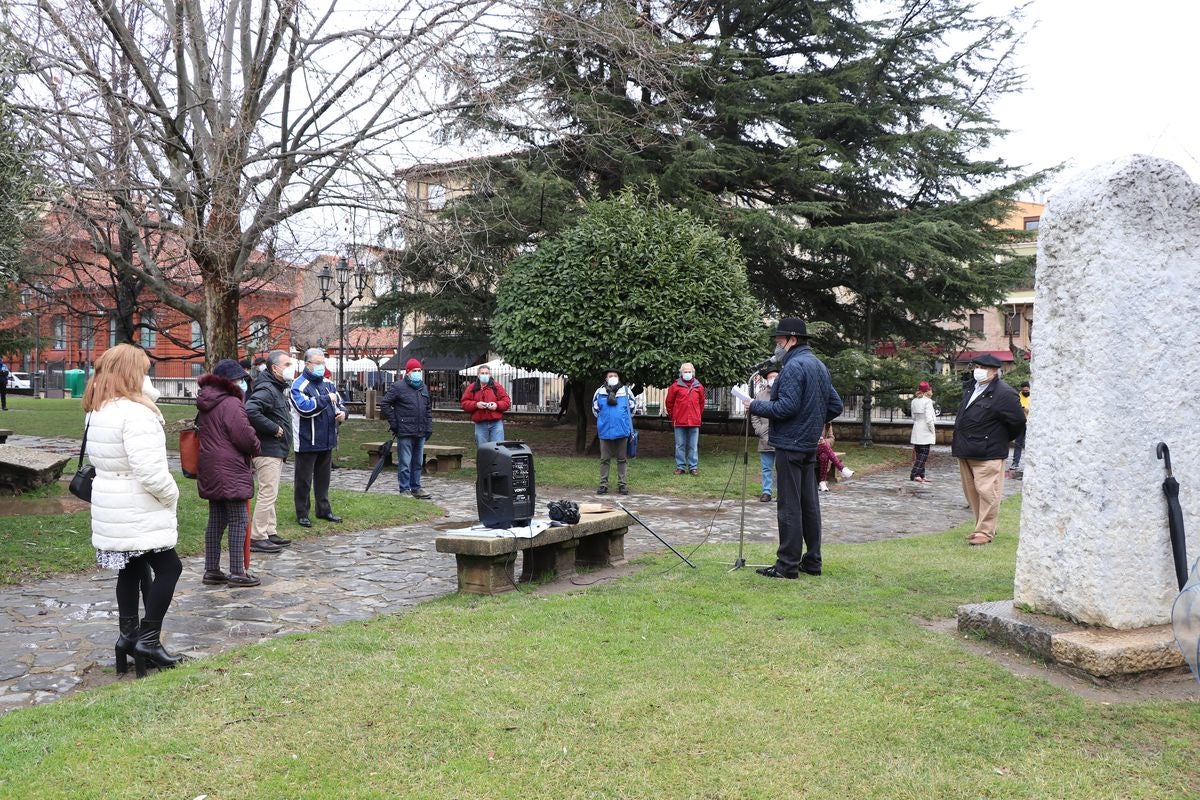 Los poetas y amantes de Rubén Dario siguen fieles a su homenaje en el Parque del Cid