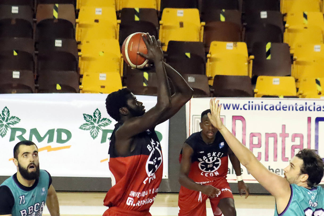 Fotos: Victoria del ULE RBH Global Basket León ante Costa Ártabra