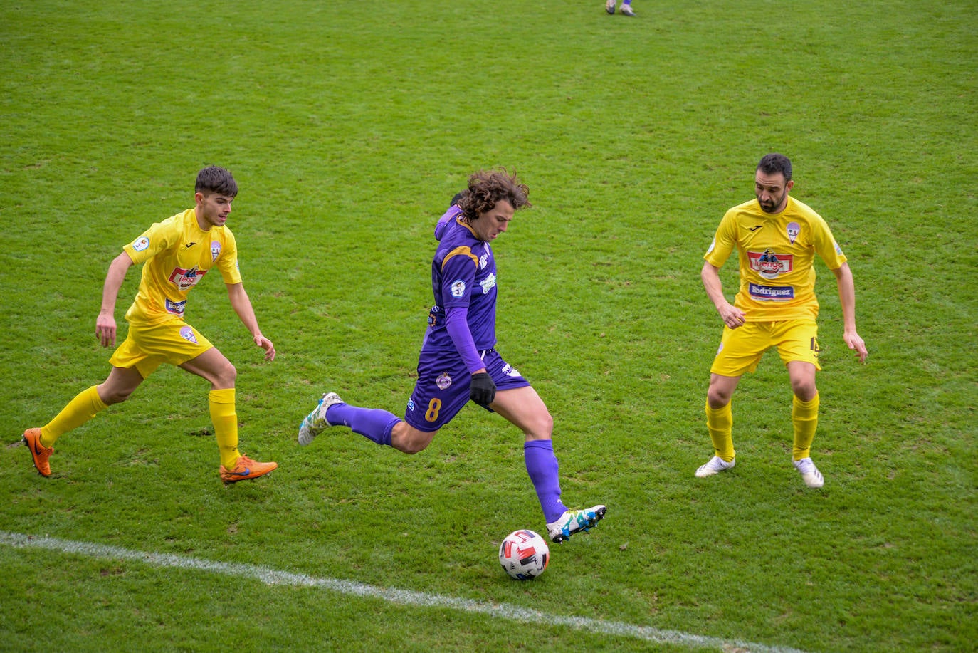 Fotos: Victoria de La Bañeza ante el Cristo Atlético (0-1)