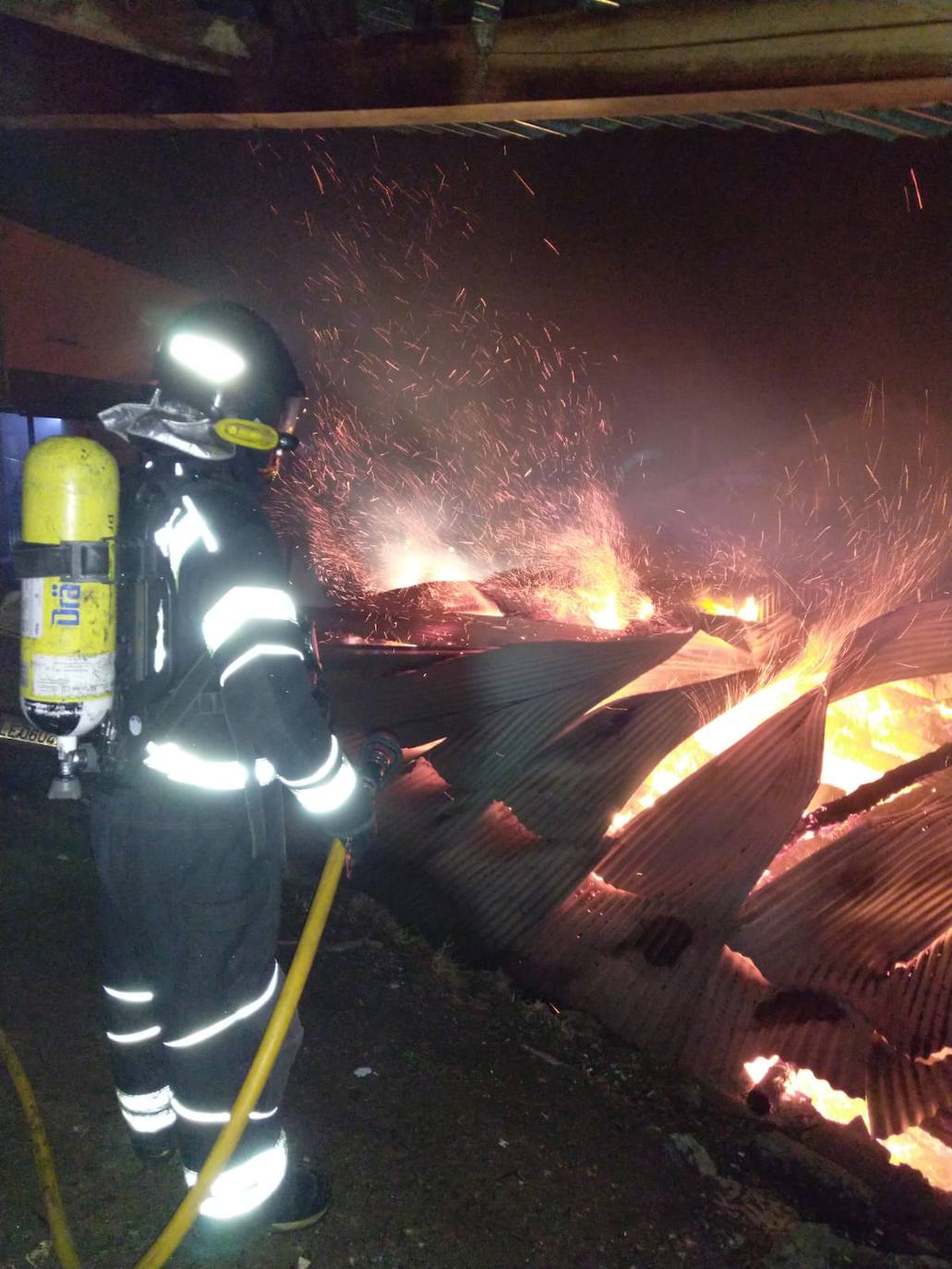 Fotos: Incendio en Villafeile (Balboa)