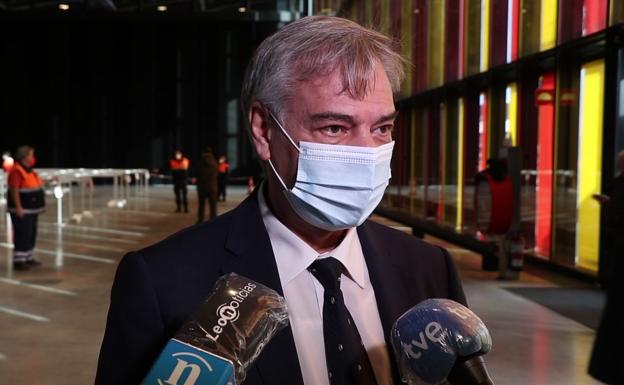 León buscará «mecanismos paralelos» de vacunación cuando tenga las dosis de AstraZeneca