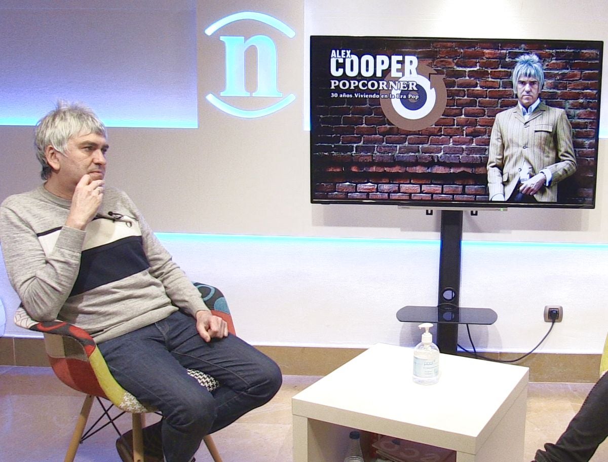 Alex Cooper durante uan entrevista con leonoticias. 