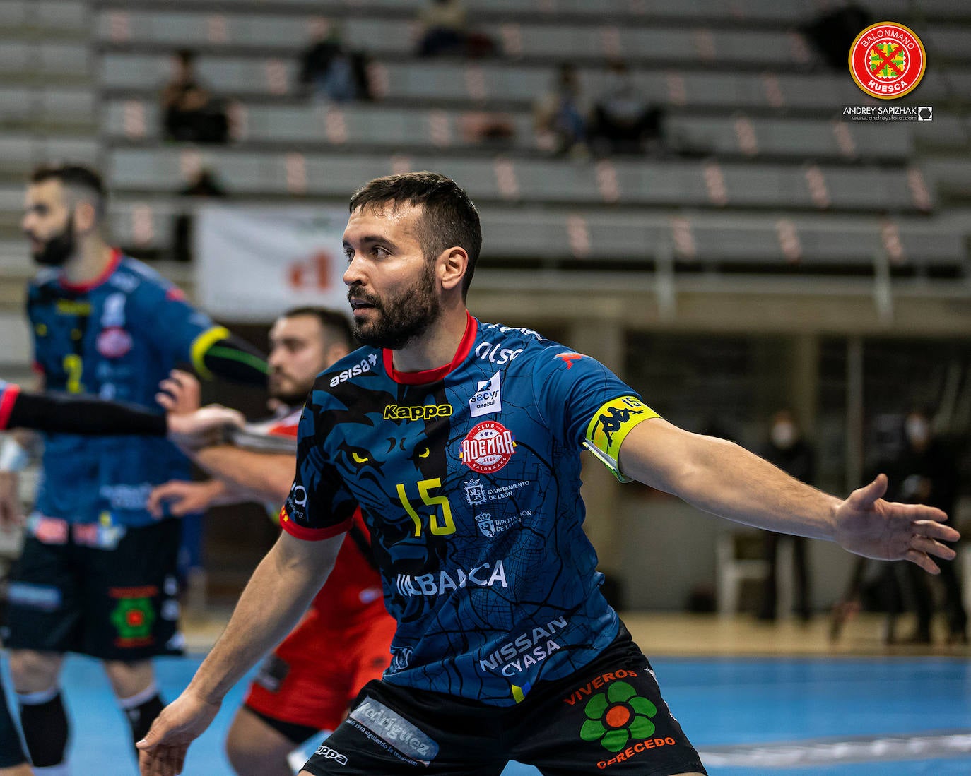 El Ademar se quedó fuera de la Copa Sacyr Asobal tras caer en Huesca. 