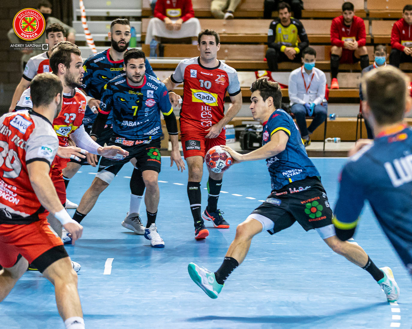 El Ademar se quedó fuera de la Copa Sacyr Asobal tras caer en Huesca. 