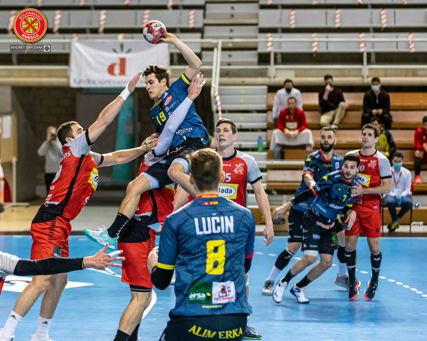 El Ademar se quedó fuera de la Copa Sacyr Asobal tras caer en Huesca. 