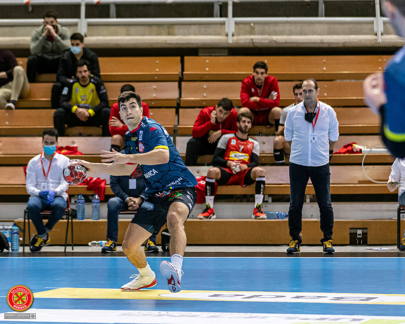 El Ademar se quedó fuera de la Copa Sacyr Asobal tras caer en Huesca. 