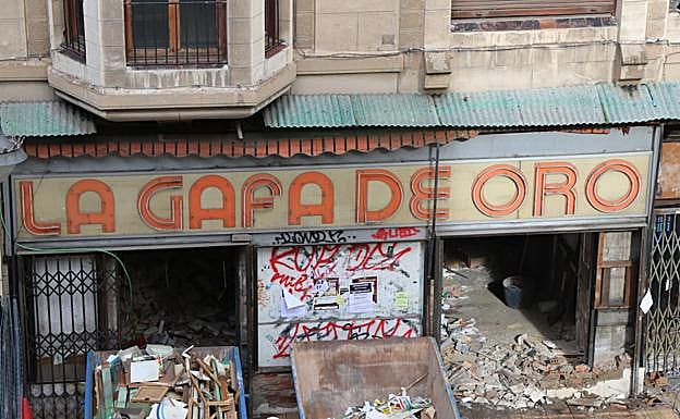 Galería. Imagen de 'La Gafa de Oro', ahora en obras de adecuación del local comercial. 