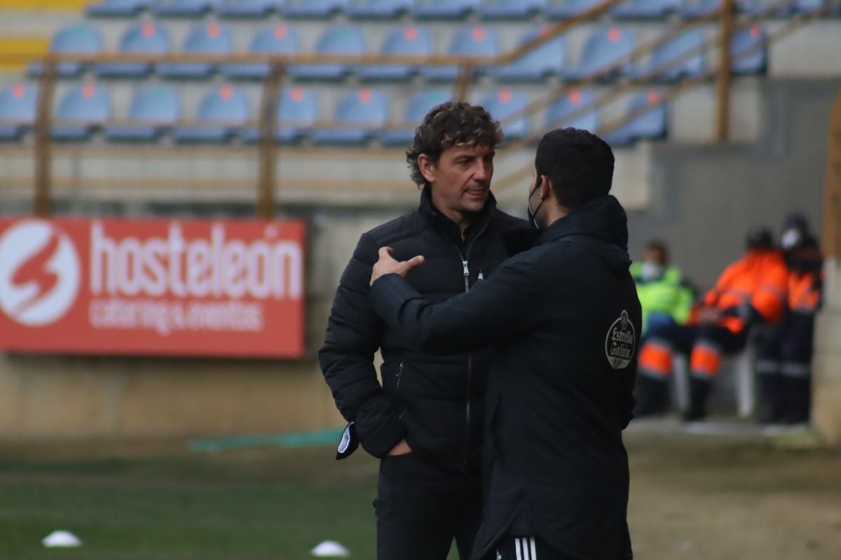 Los dos equipos se miden en el Reino de León en un choque al que llegaron empatados a puntos.