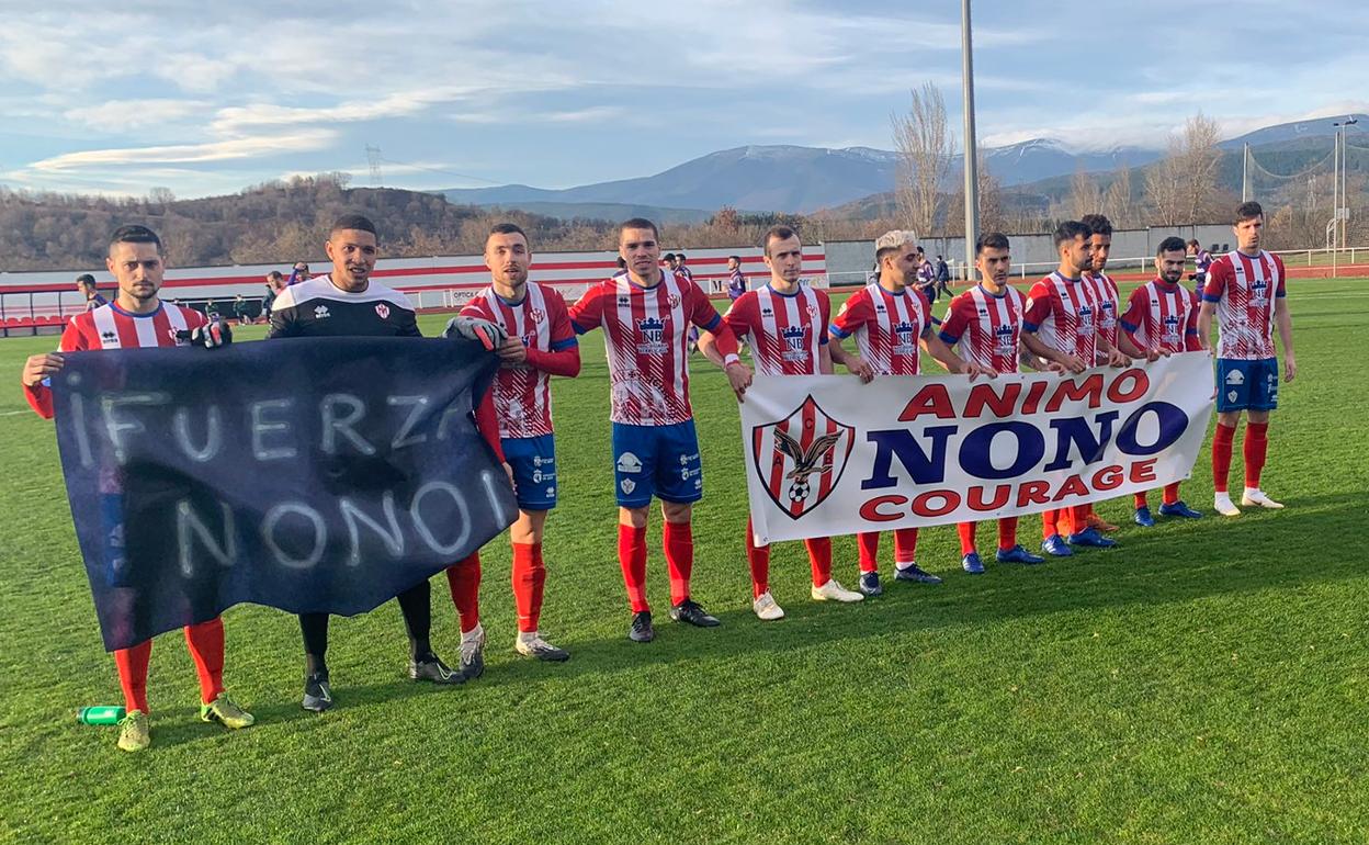 Once inicial del Bembibre dando ánimos a Nono. 