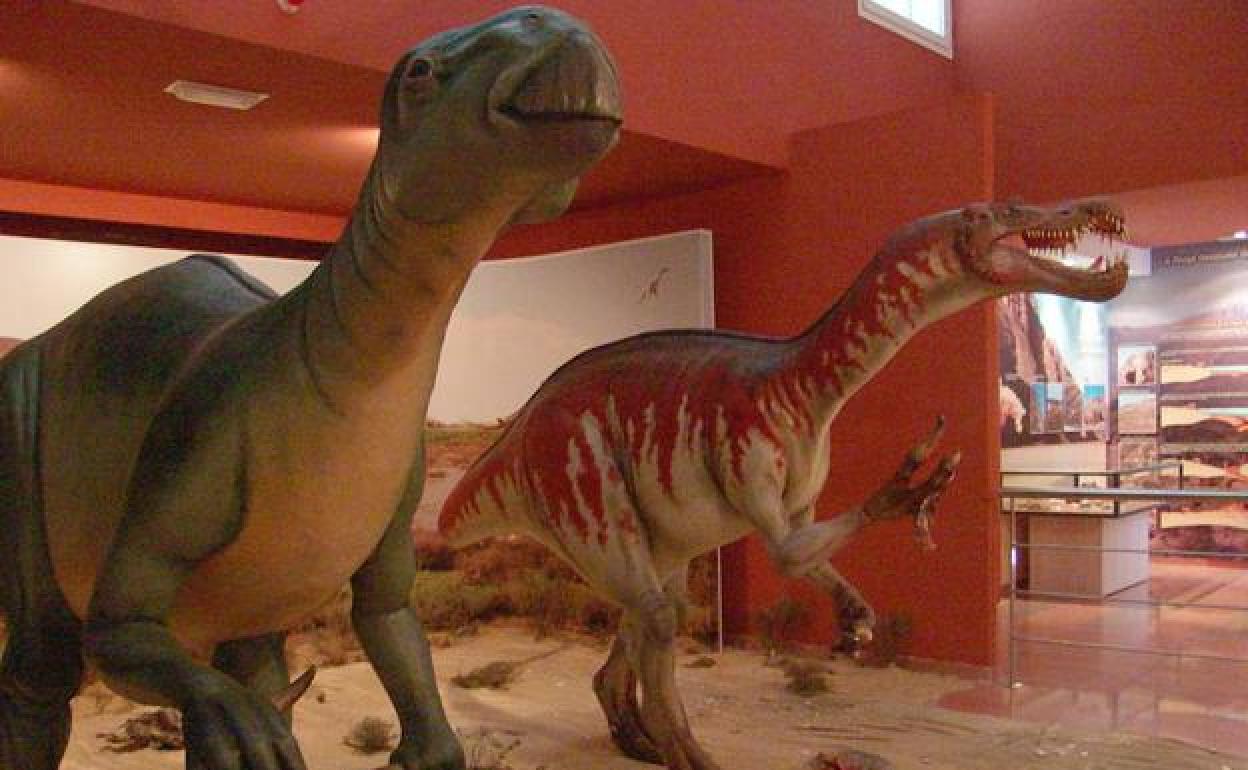 Reproduccion de dinosaurios en el Museo Paleontologico de Igea .