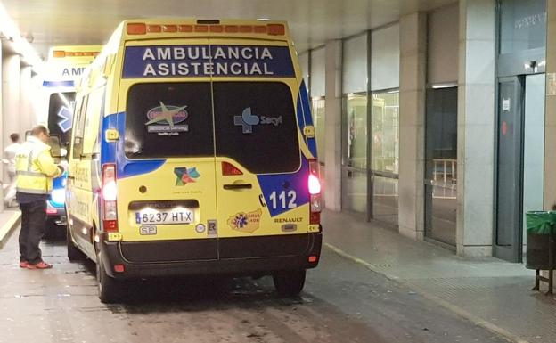 Ambulancia en el Hospital de León. 