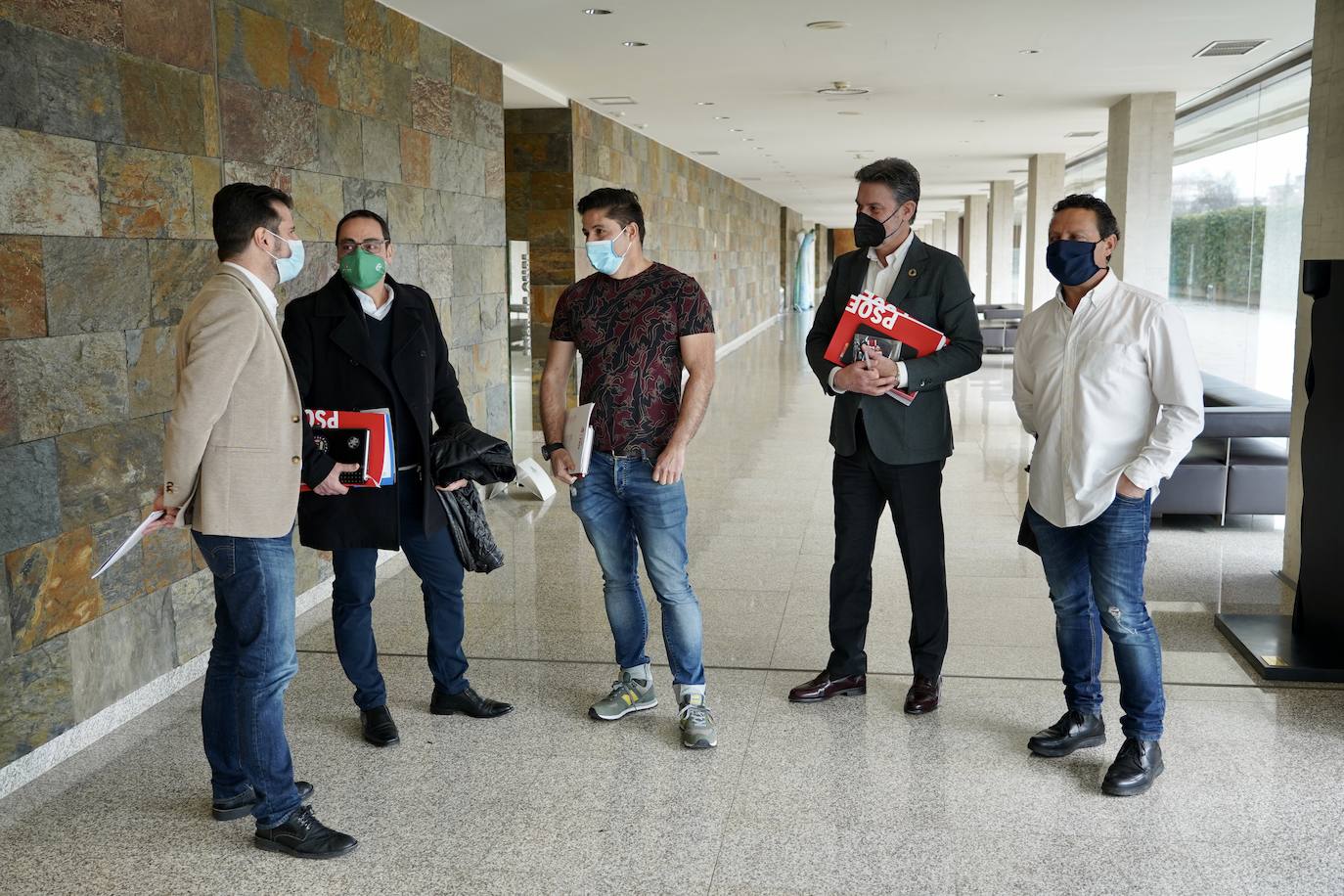 Tudanca se reune con los Bomberos de la Plataforma. 