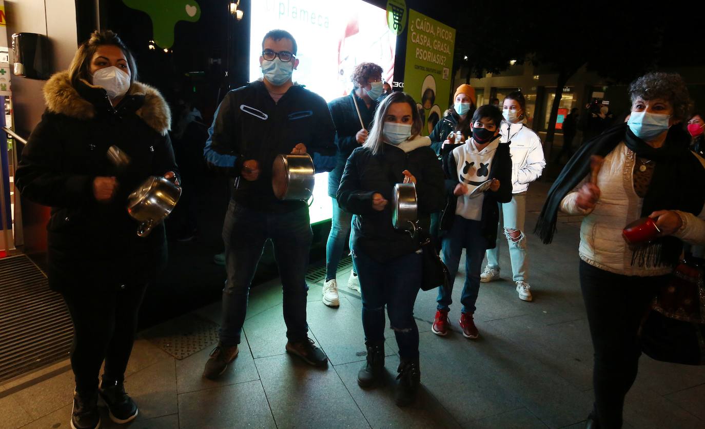 Fotos: Cacerolada de la hostelería del Bierzo