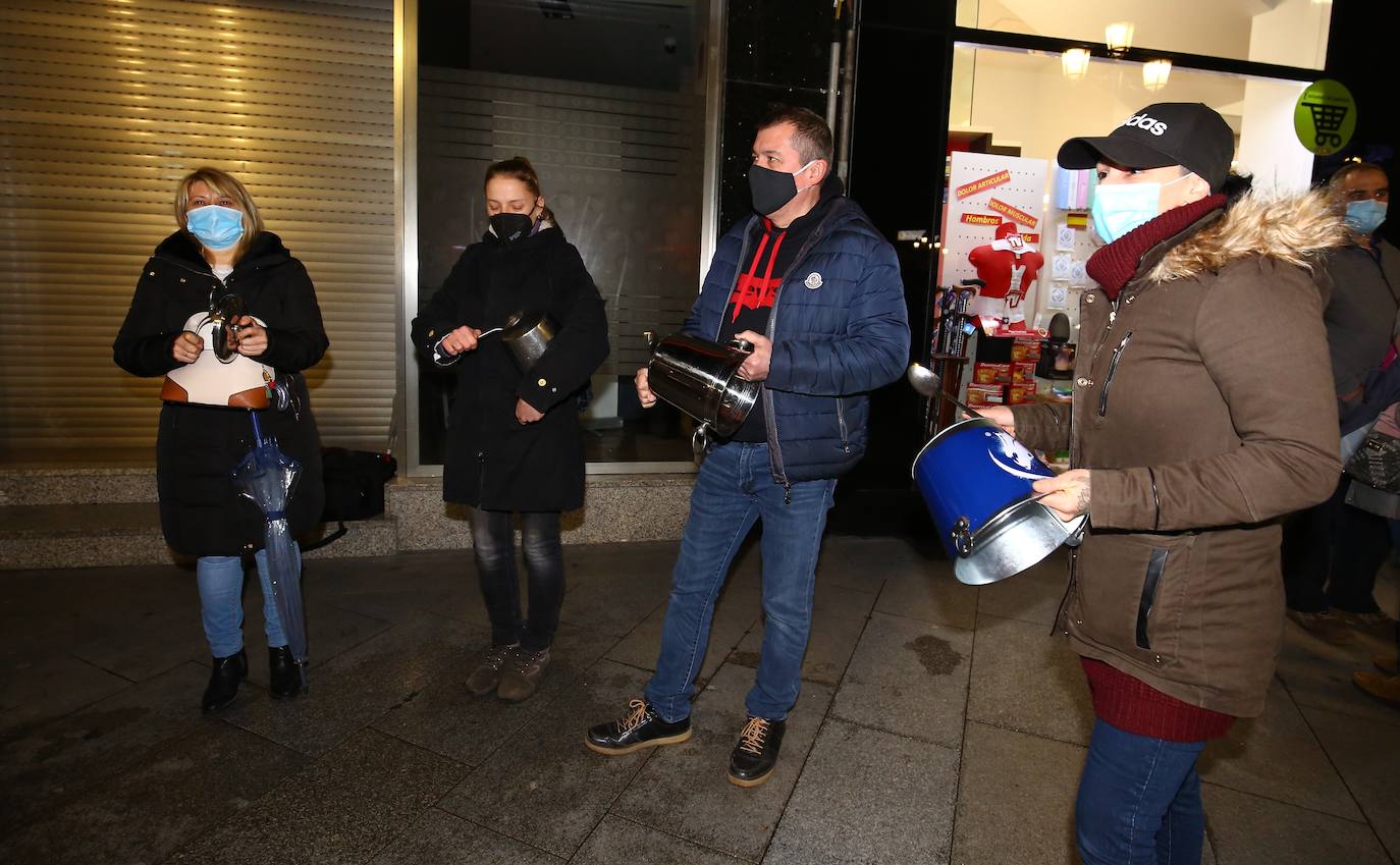 Fotos: Cacerolada de la hostelería del Bierzo