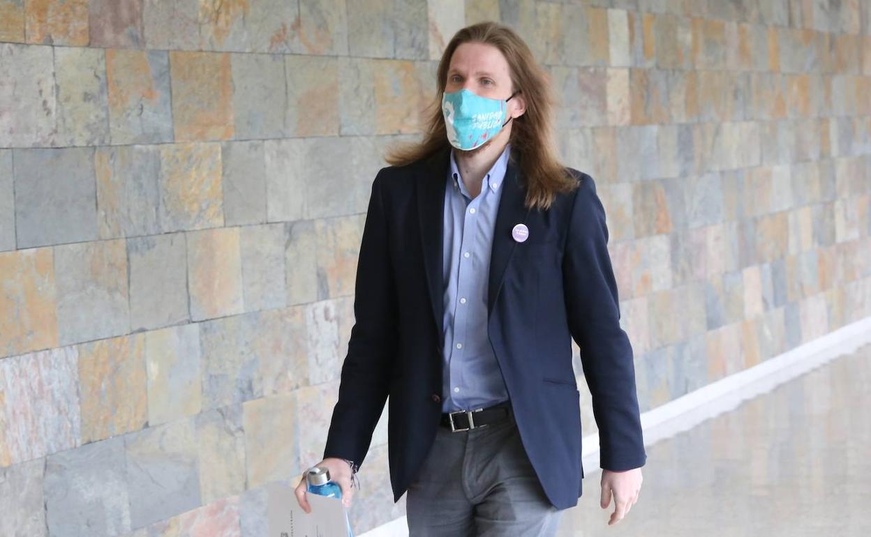 Pablo Fernández, secretario autonómico de Podemos, en la rueda de prensa de este jueves.