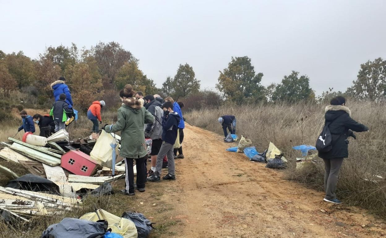 Imagen de voluntarios del programa 'Basuraleza' en los últimos mesesde 2020.