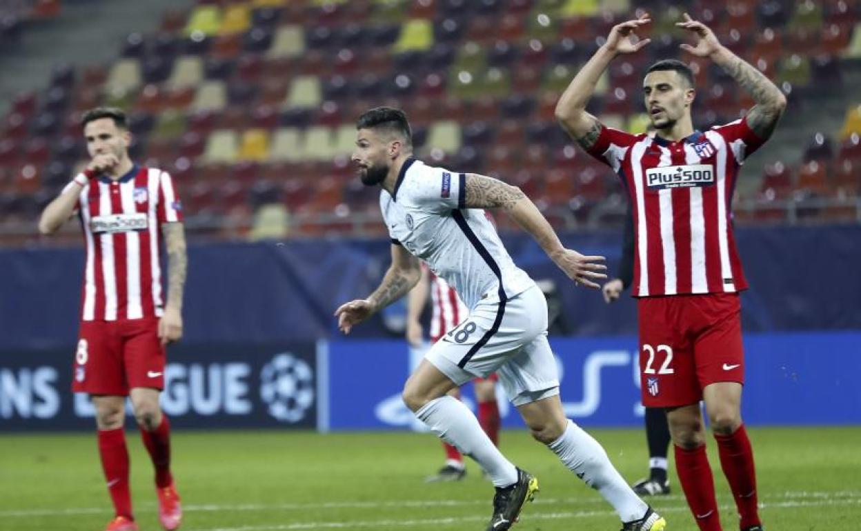 Olivier Giroud celebra el gol que le marcó al Atlético en Bucarest.