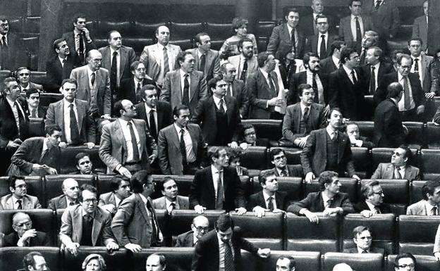 Bancada del Congreso en el momento del acceso de los guardias civiles.